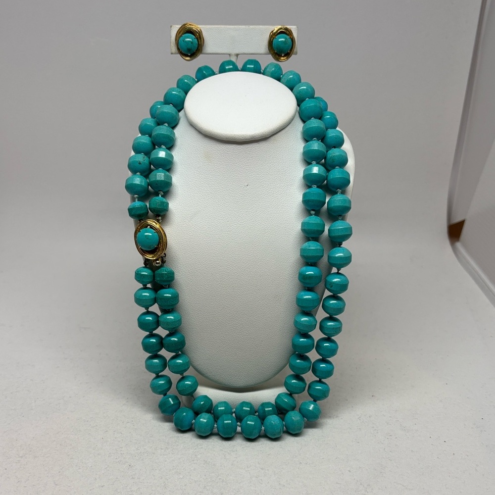 Vogue turquoise color, glass bead necklace and clip on earring set